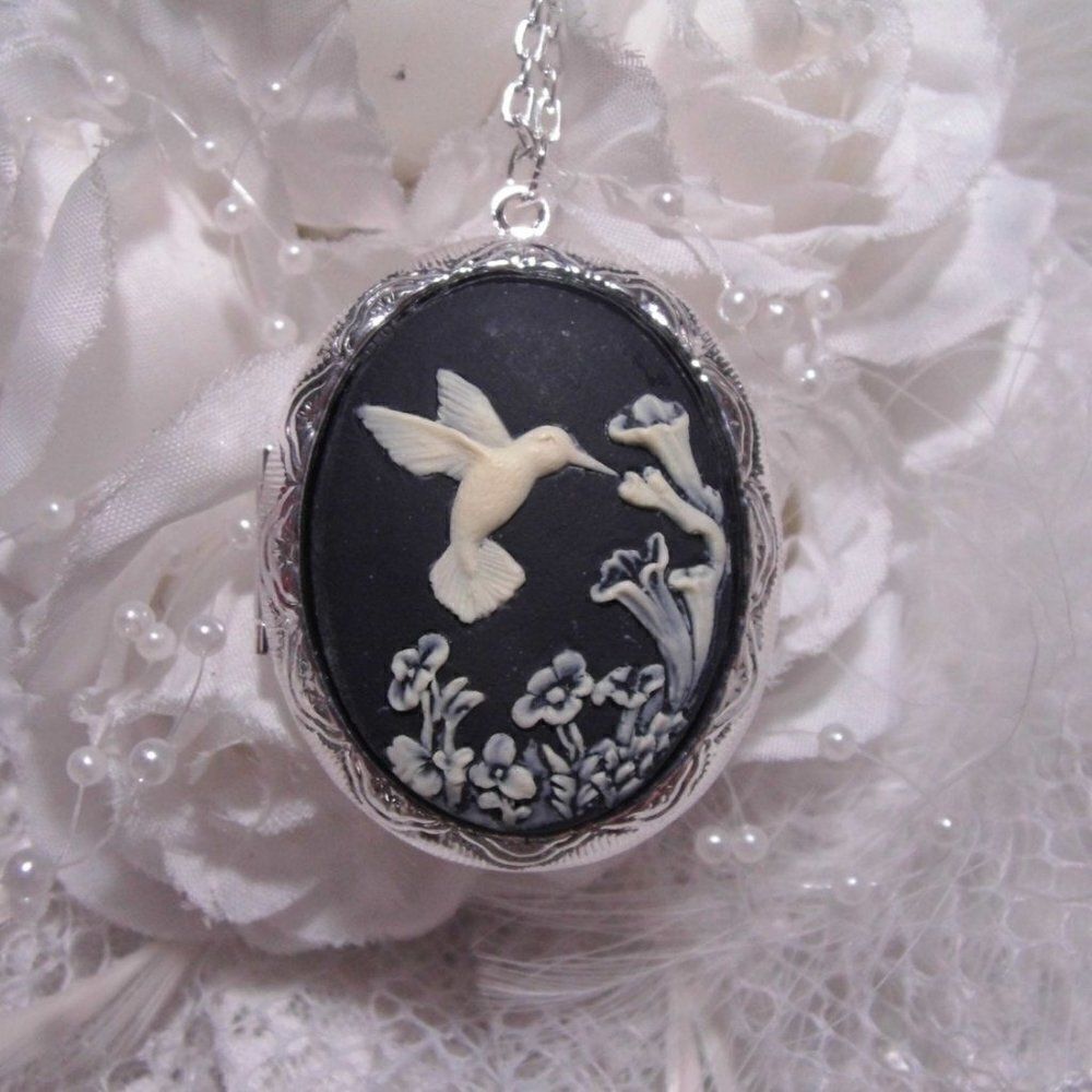 Valentines Gift Black White Hummingbird Locket Necklace Photo Keepsake Wedding 34$